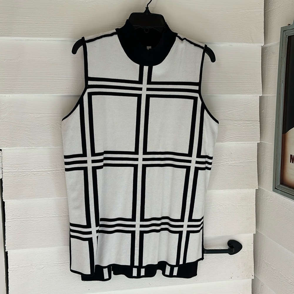 White & Black reversible tank sweater-large